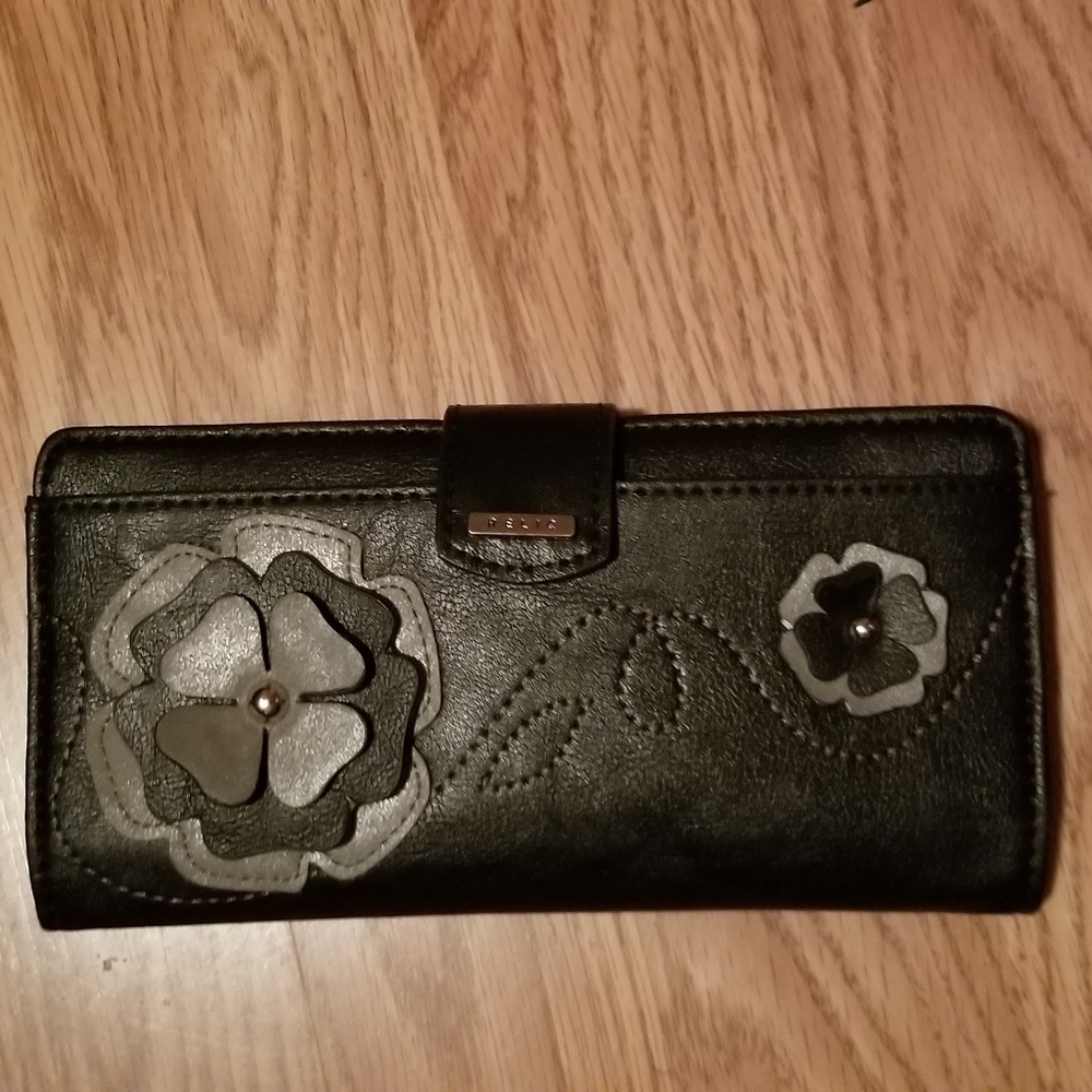NWOT Relic wallet